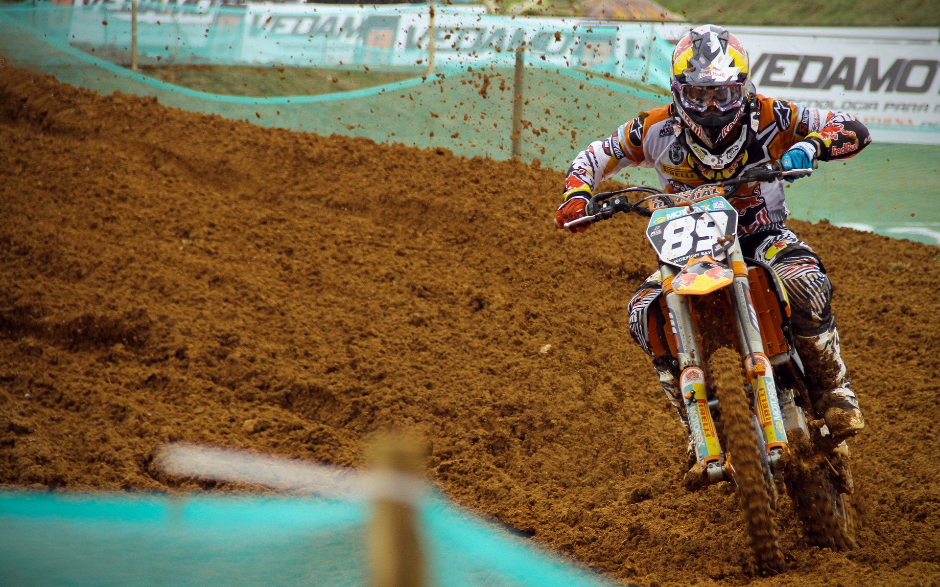 九游电竞-青少年“拼搏青春”公益主题展在青海拉开帷幕，激发青春正能量